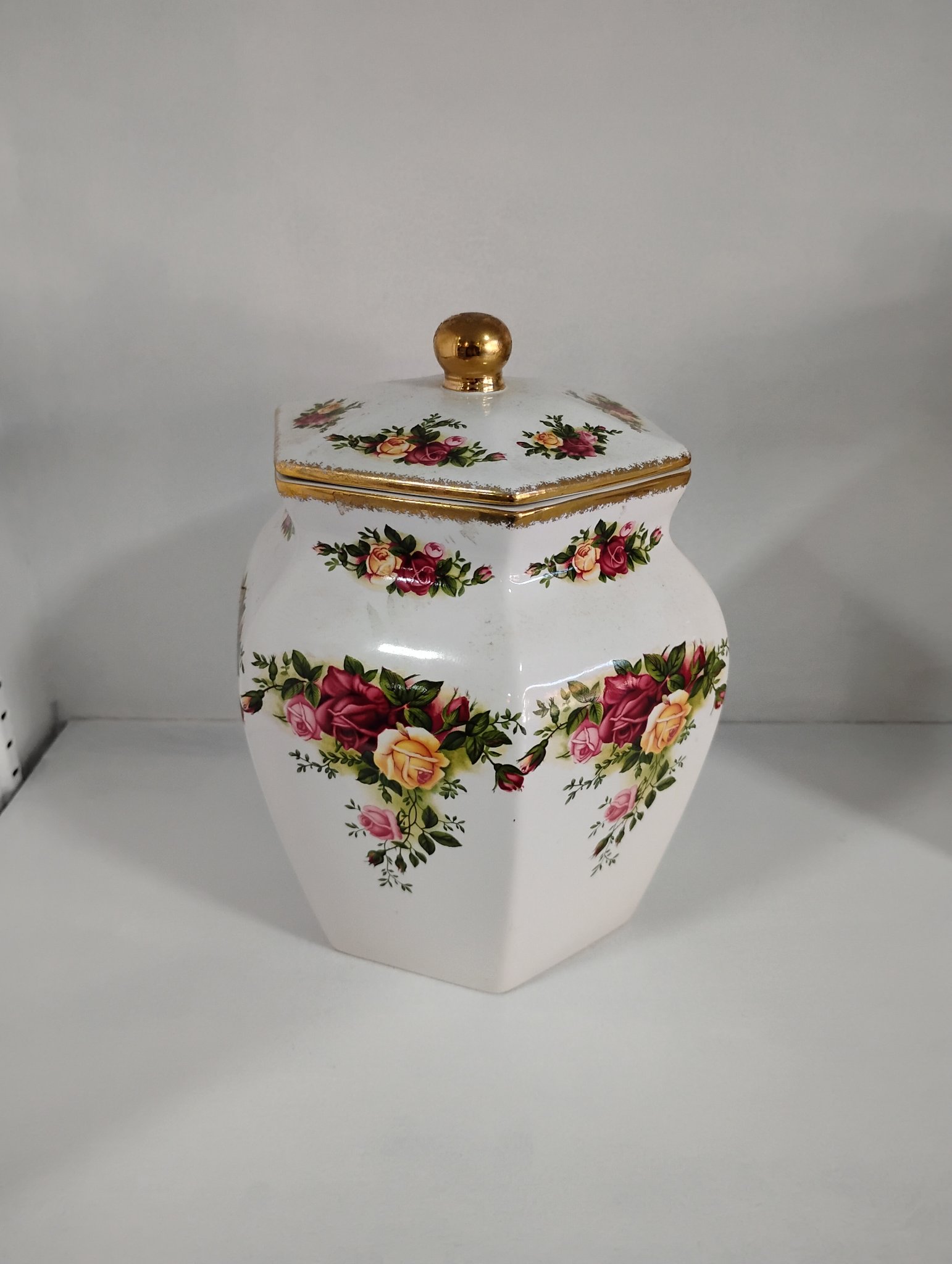 Royal Albert Old Country Roses - hexagonal ginger jar with gold ball lid